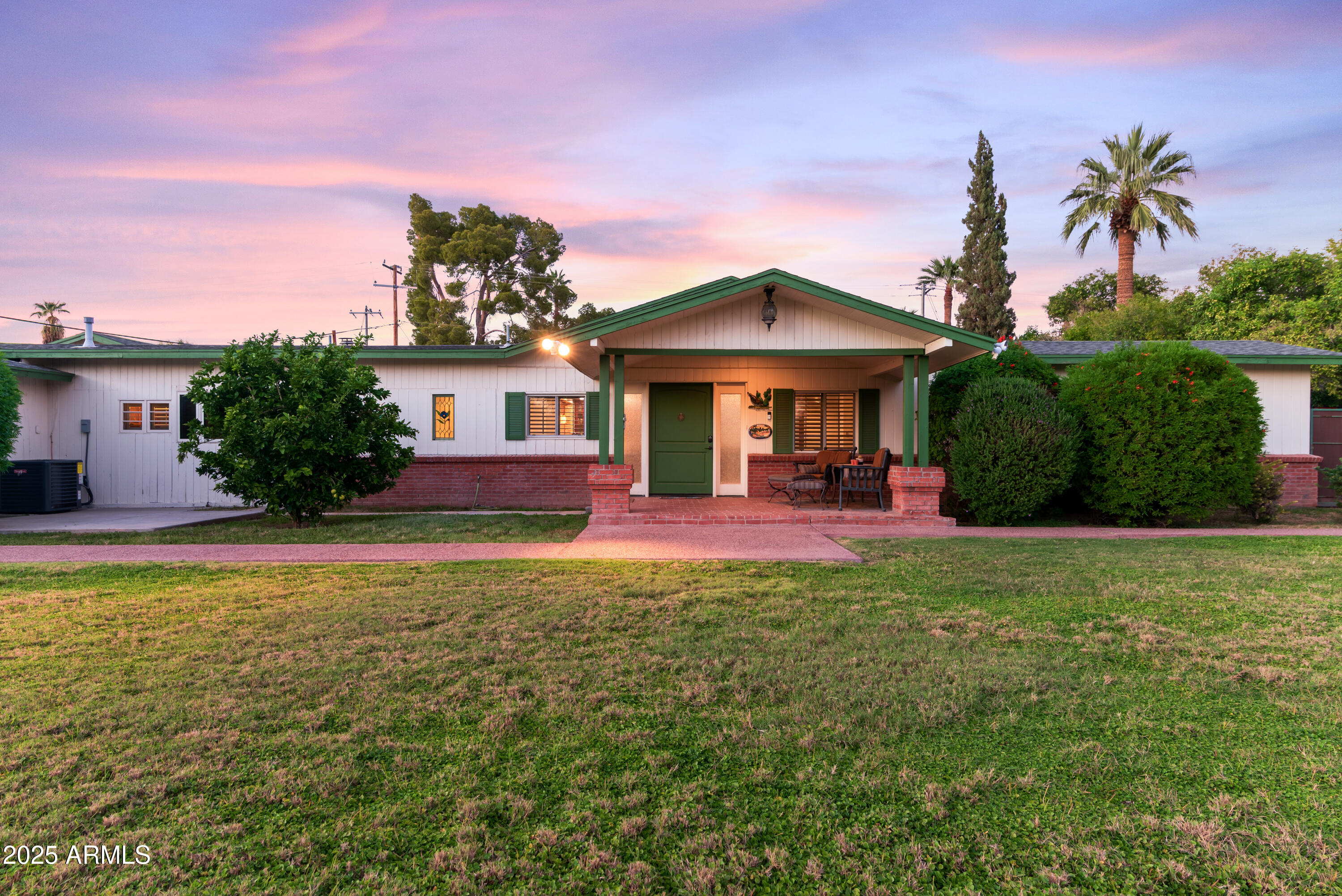 7502 North 7th Avenue Phoenix, AZ 85021 - Photo 4 of 56 a view of a house with table and chairs under an umbrella
