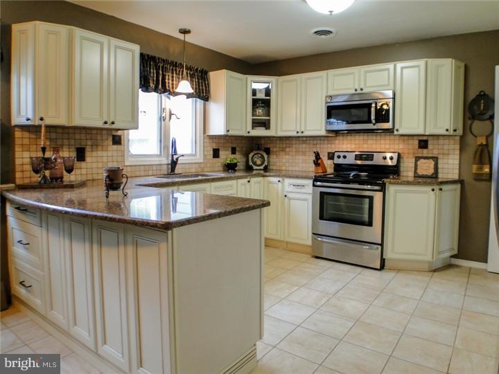 6 Keats Road Yardley, PA 19067 - Photo 14 of 24 Kitchen