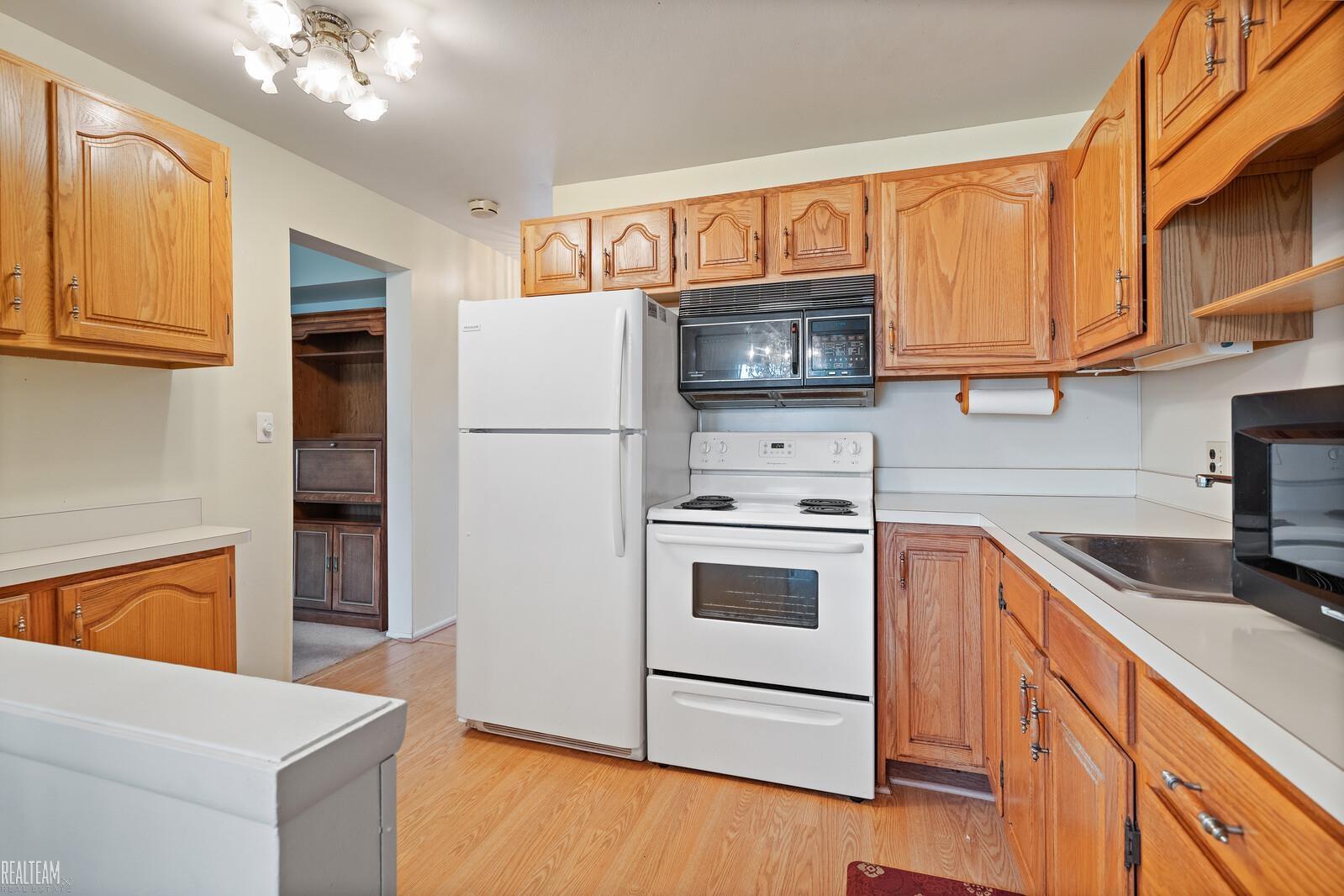 29286 Hoover Road Warren, MI 48093 - Photo 10 of 18 50084121-9.JPG
