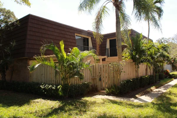 $2,600 | 716 7th Lane, Palm Beach Gardens, FL 33418