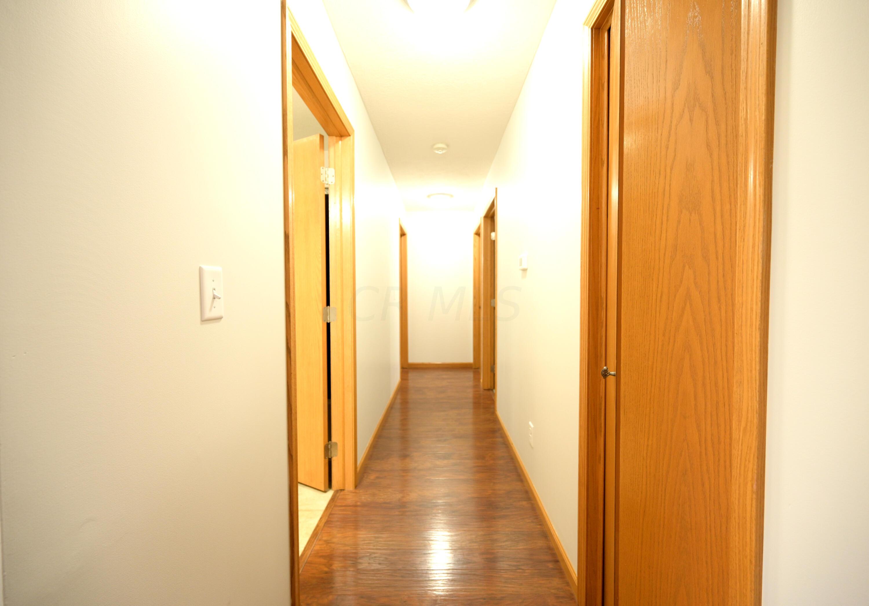 2515 Pole Lane Road Marion, OH 43302 - Photo 15 of 35 hall way