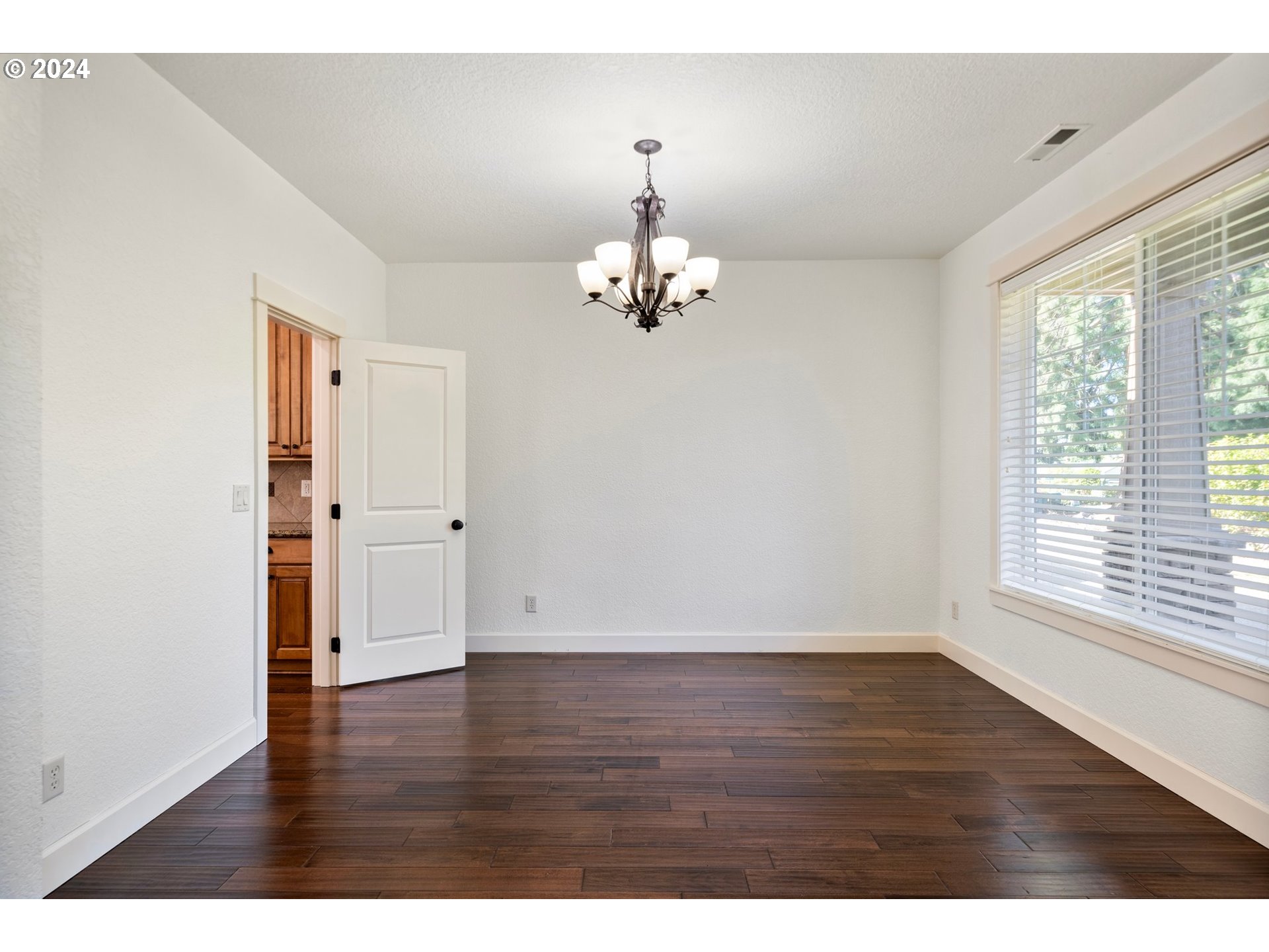8230 Southwest Sorrento Road Beaverton, OR 97008 - Photo 12 of 32 Dining Room