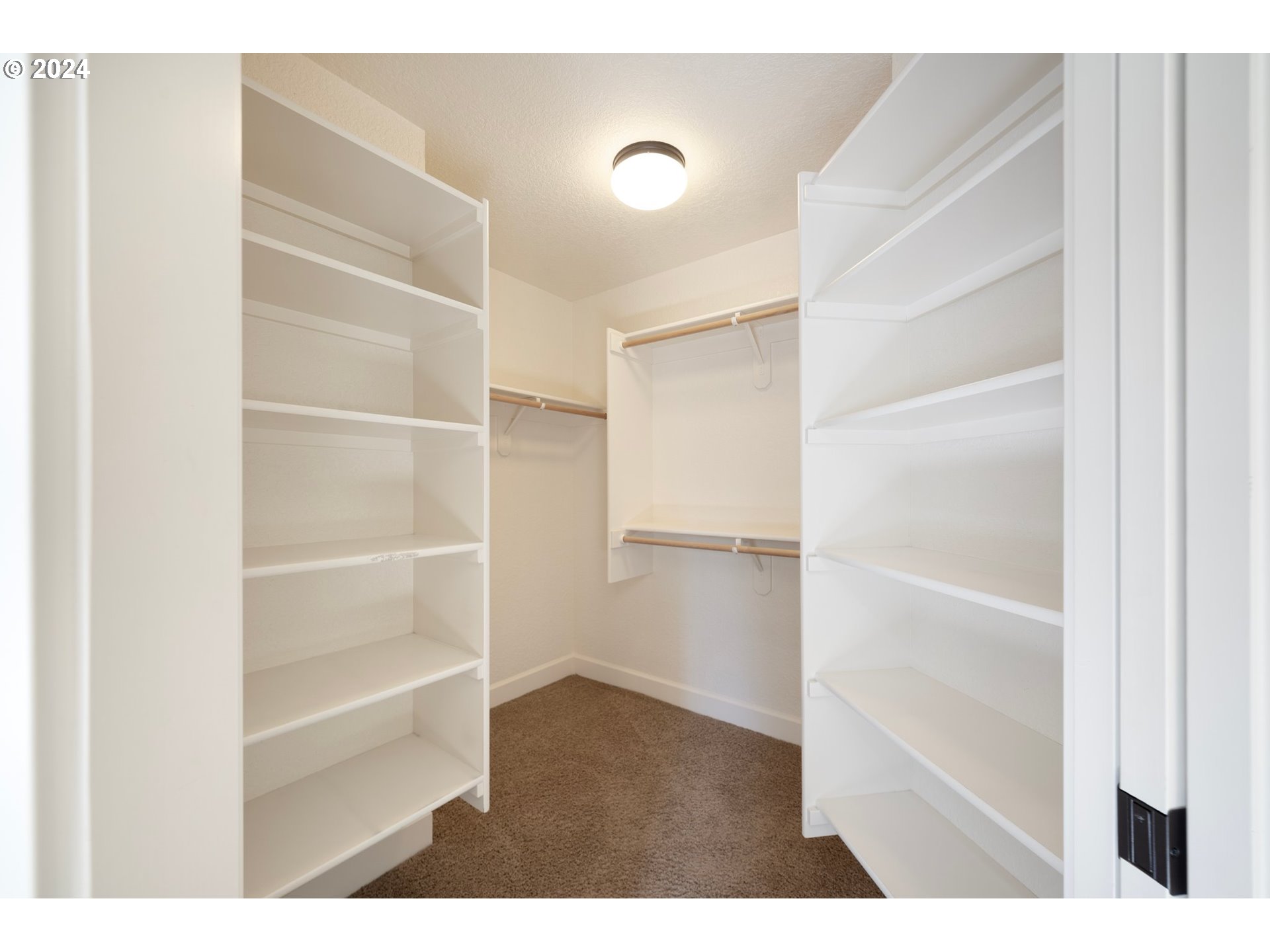 8230 Southwest Sorrento Road Beaverton, OR 97008 - Photo 20 of 32 Gallery Image 20