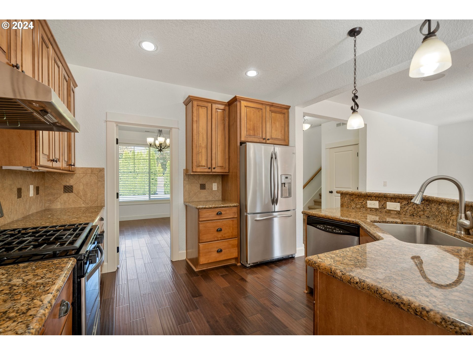 8230 Southwest Sorrento Road Beaverton, OR 97008 - Photo 7 of 32 Gallery Image 7