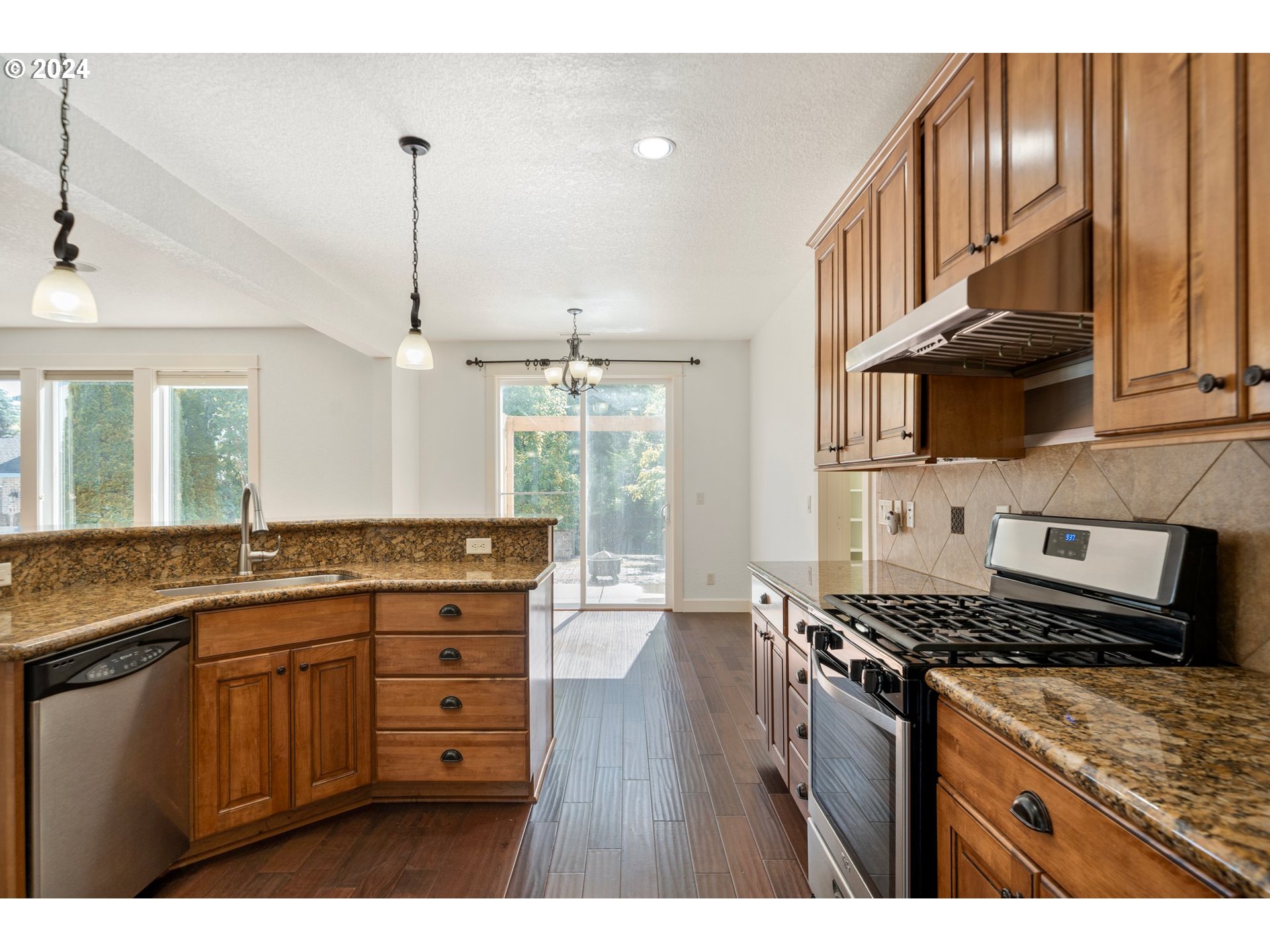 8230 Southwest Sorrento Road Beaverton, OR 97008 - Photo 8 of 32 Gallery Image 8