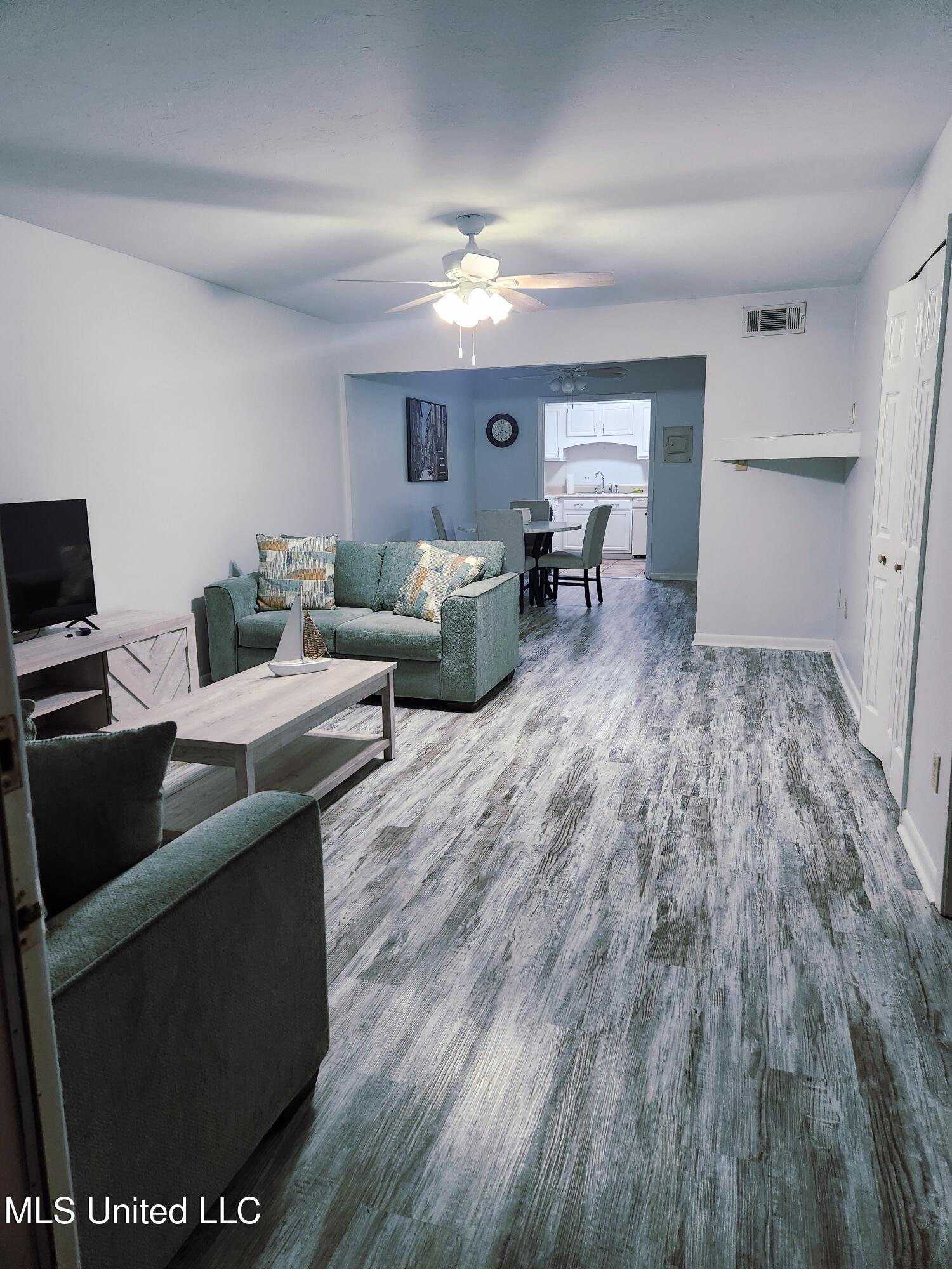 5155 Wayneland Drive, Unit F3 Jackson, MS 39211 - Photo 4 of 23 20251204_143715