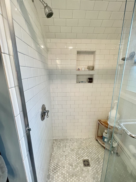 4 Carter Road Woburn, MA 01801 - Photo 23 of 28 a bathroom with a tub