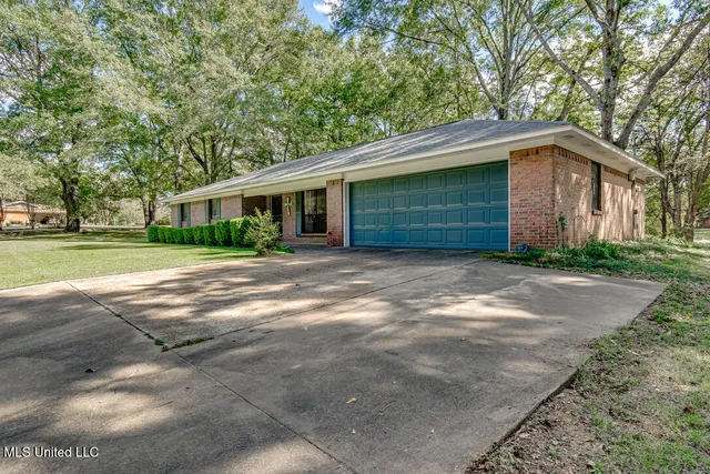 $185,000 | 180 Alton Circle, Benton, MS 39039