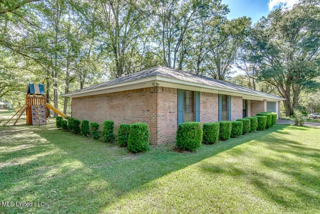 $185,000 | 180 Alton Circle, Benton, MS 39039