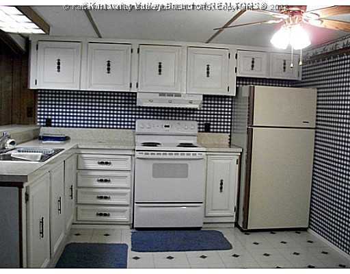 749 Bills Creek Road Winfield, WV 25213 - Photo 9 of 10 Kitchen.