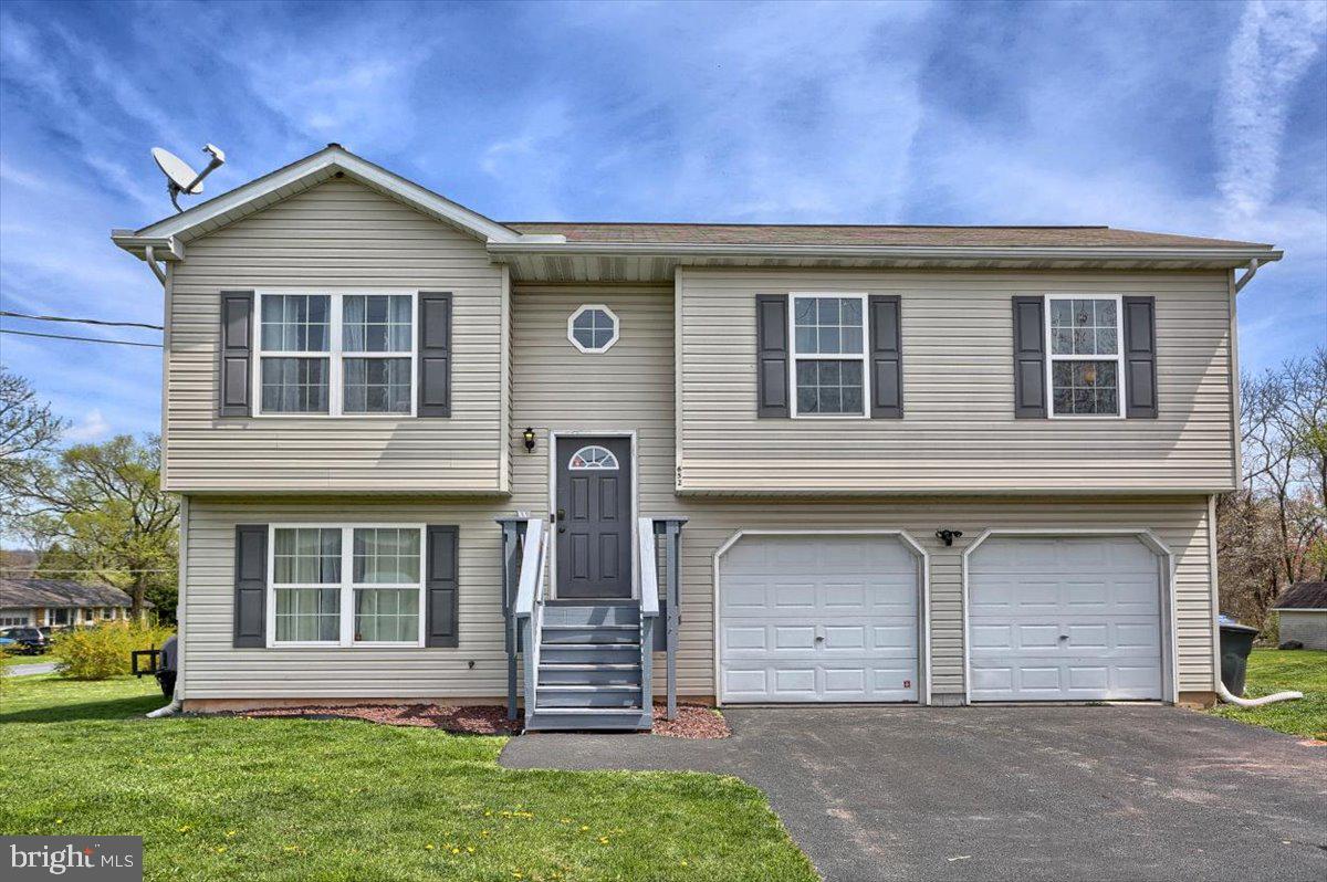 652 Salem Road Etters, PA 17319 - Photo 1 of 27 Gallery Image 1