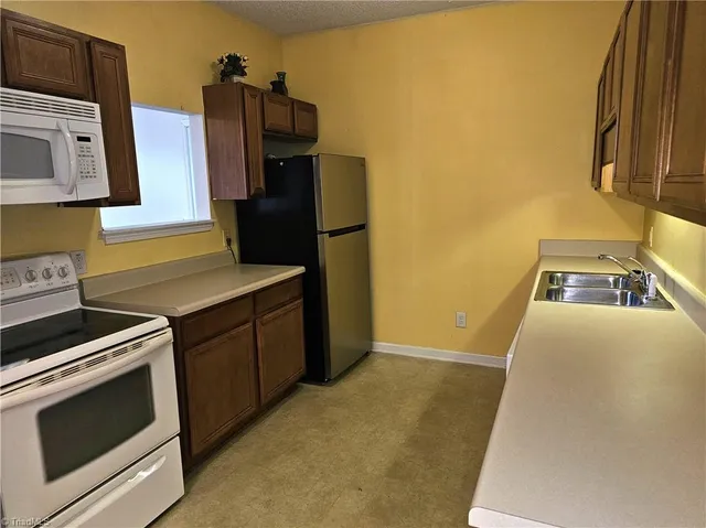 $169,000 | 3015 Winston Drive, Unit 111, Burlington, NC 27215