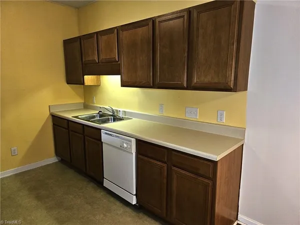 $165,000 | 3015 Winston Drive, Unit 111, Burlington, NC 27215