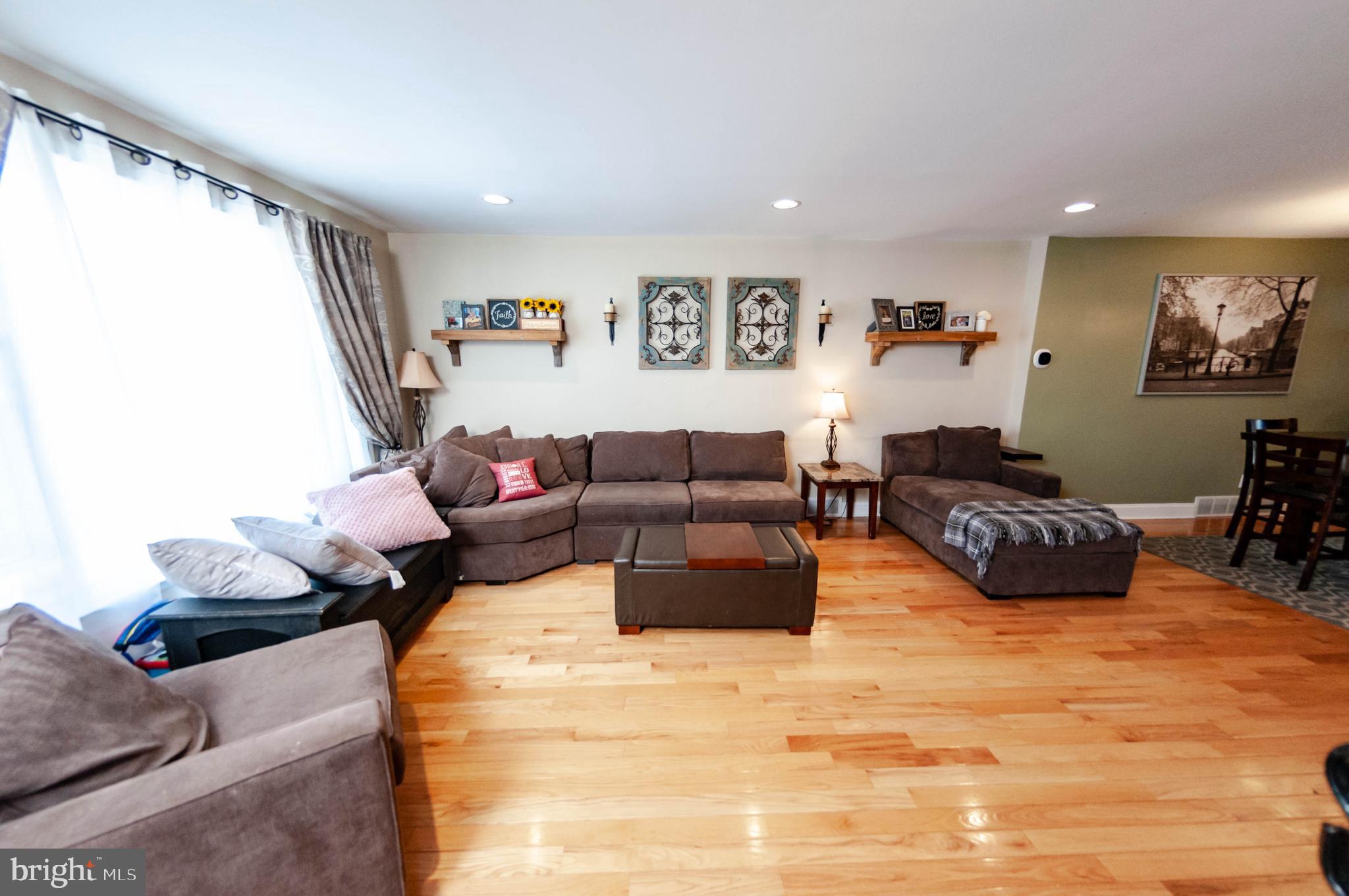 3503 Dows Road Philadelphia, PA 19154 - Photo 3 of 27