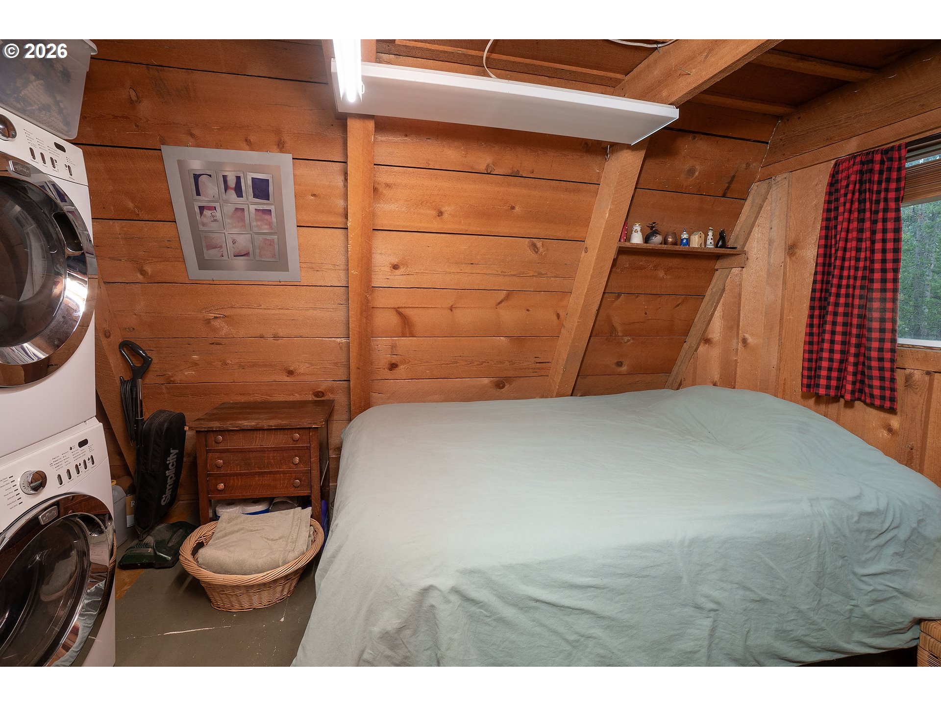 15635 6th Street La Pine, OR 97739 - Photo 12 of 30 a bathroom with a toilet and a shower