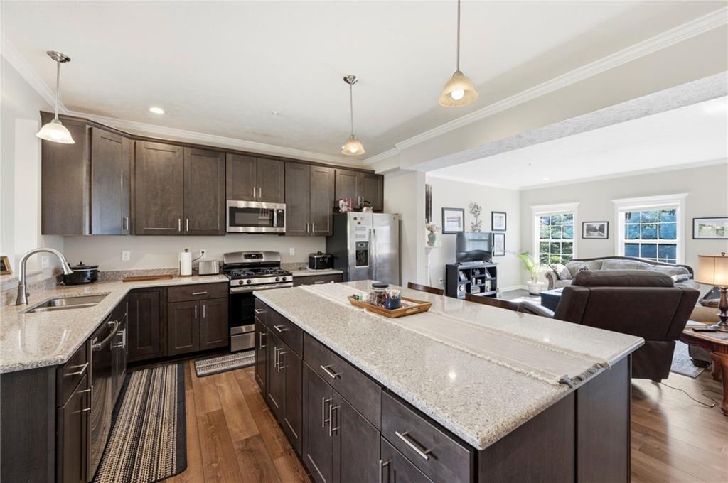 211 Lockheed Drive Coraopolis, PA 15108 - Photo 3 of 34 Gallery Image 3