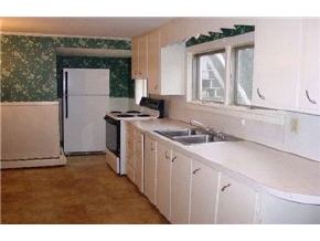 75 Rockingham Road Derry, NH 03038 - Photo 4 of 9