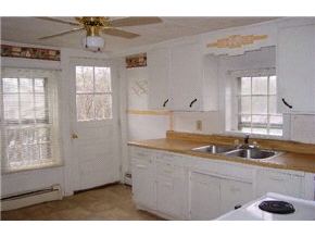 75 Rockingham Road Derry, NH 03038 - Photo 8 of 9