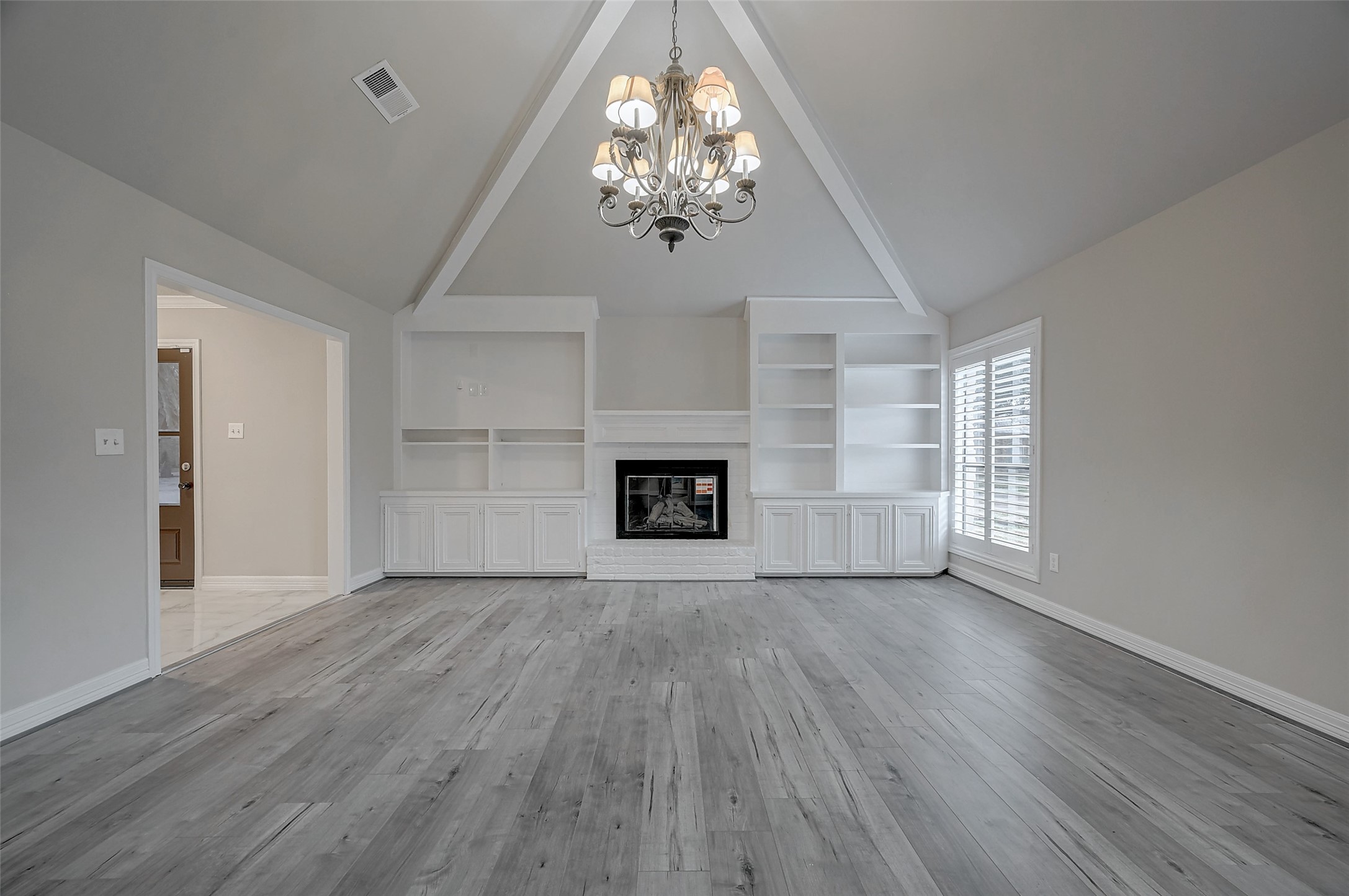 919 Mockingbird Way Sugar Land, TX 77478 - Photo 5 of 41 Living room features a vaulted ceiling & elegant chandelier.