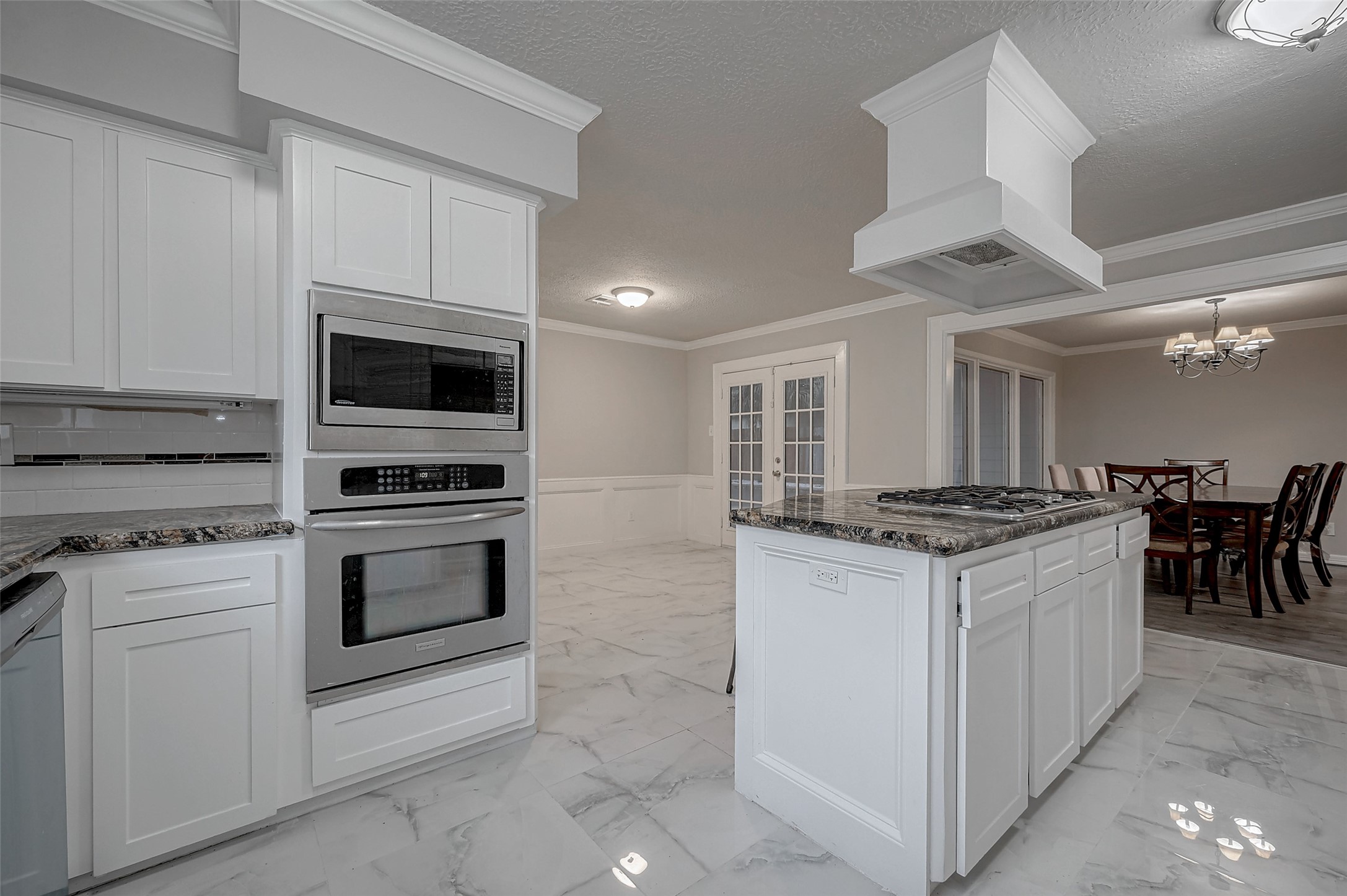 919 Mockingbird Way Sugar Land, TX 77478 - Photo 7 of 41 Kitchen features modern white cabinetry, and sleek granite countertops.