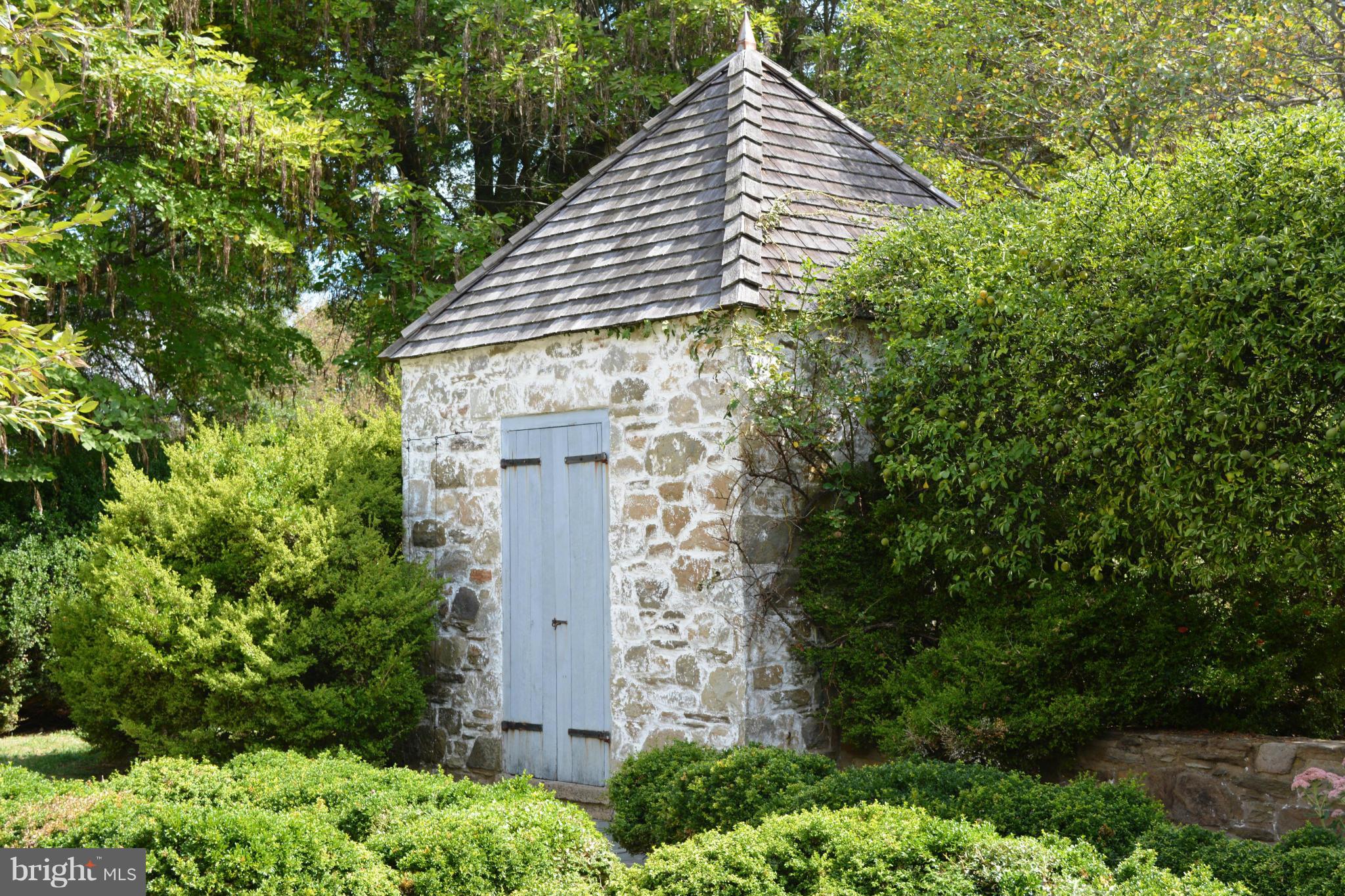 2352 Crenshaw Road Marshall, VA 20115 - Photo 5 of 14 Stone Potting Shed