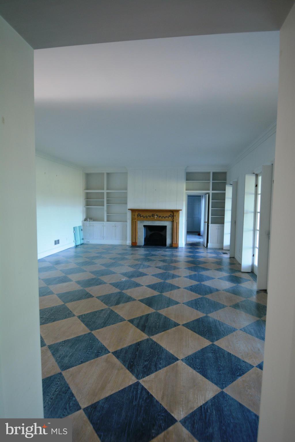2352 Crenshaw Road Marshall, VA 20115 - Photo 6 of 14 Living Room