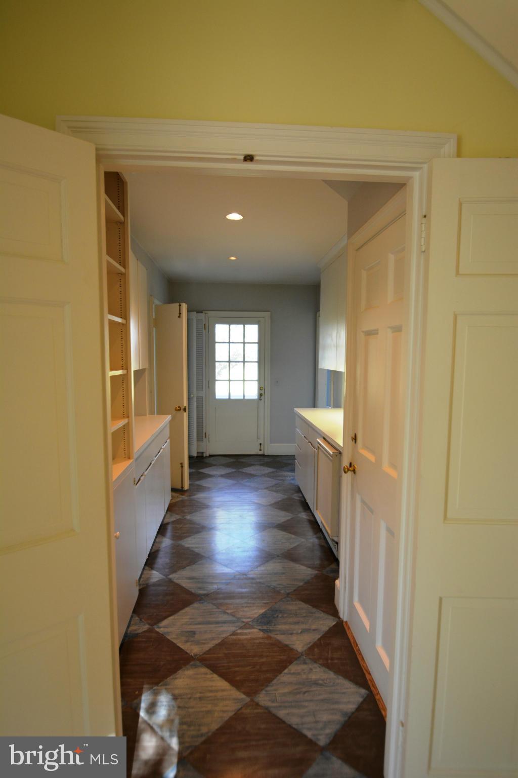 2352 Crenshaw Road Marshall, VA 20115 - Photo 7 of 14 Butler's Pantry