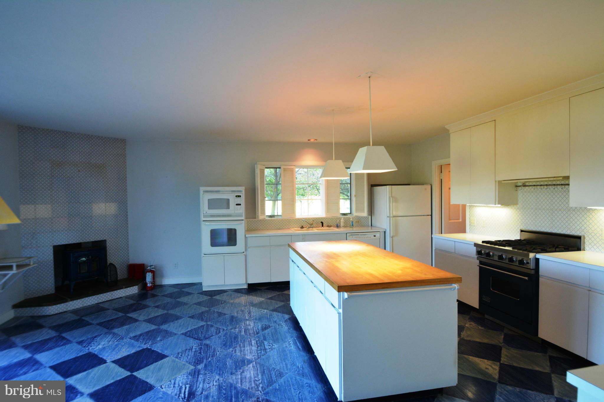 2352 Crenshaw Road Marshall, VA 20115 - Photo 8 of 14 Kitchen