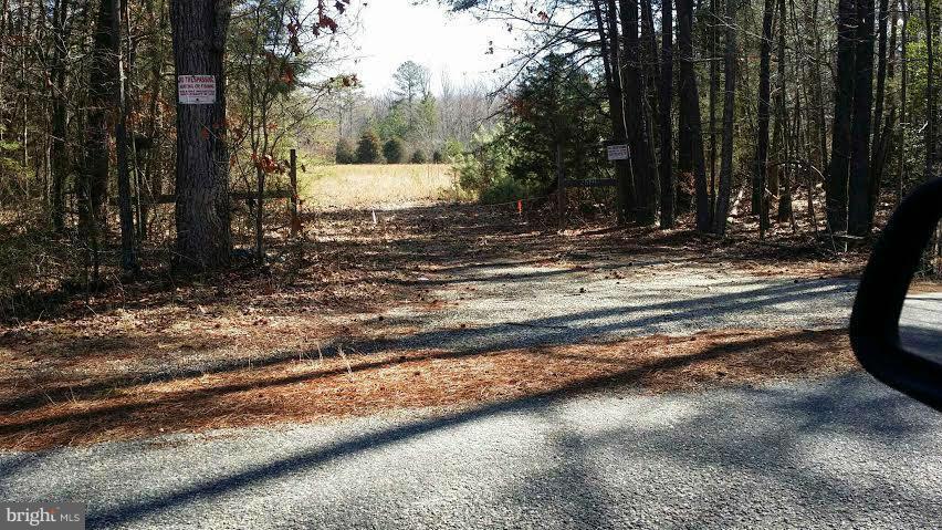 25191 Oxford Road Ruther Glen, VA 22546 - Photo 14 of 28 Exterior (Front)