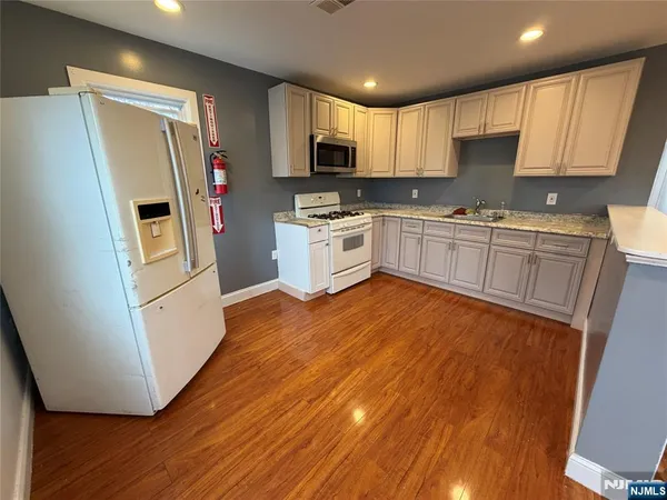 $3,000 | 726-728 East 6th Street, Unit 2 (2ND FLR), Plainfield, NJ 07062