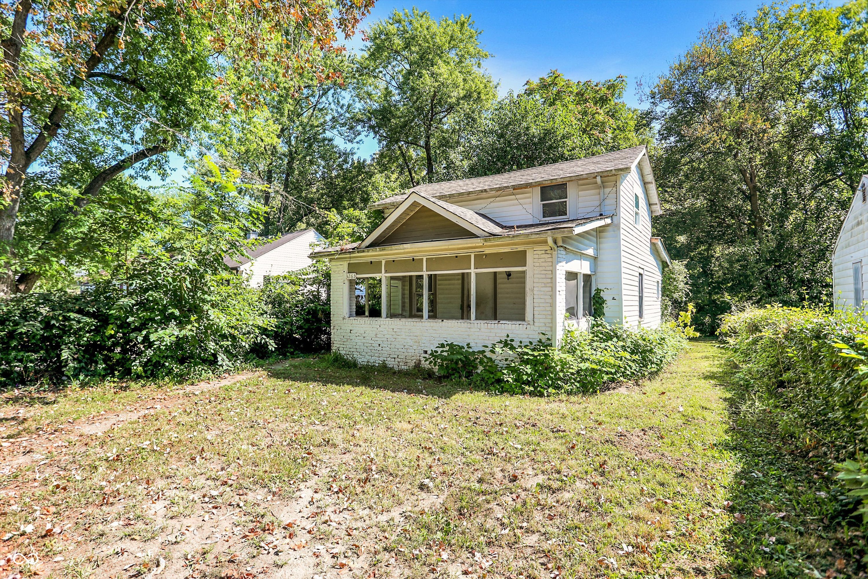 3263 Schofield Avenue Indianapolis, IN 46218 - Photo 1 of 27