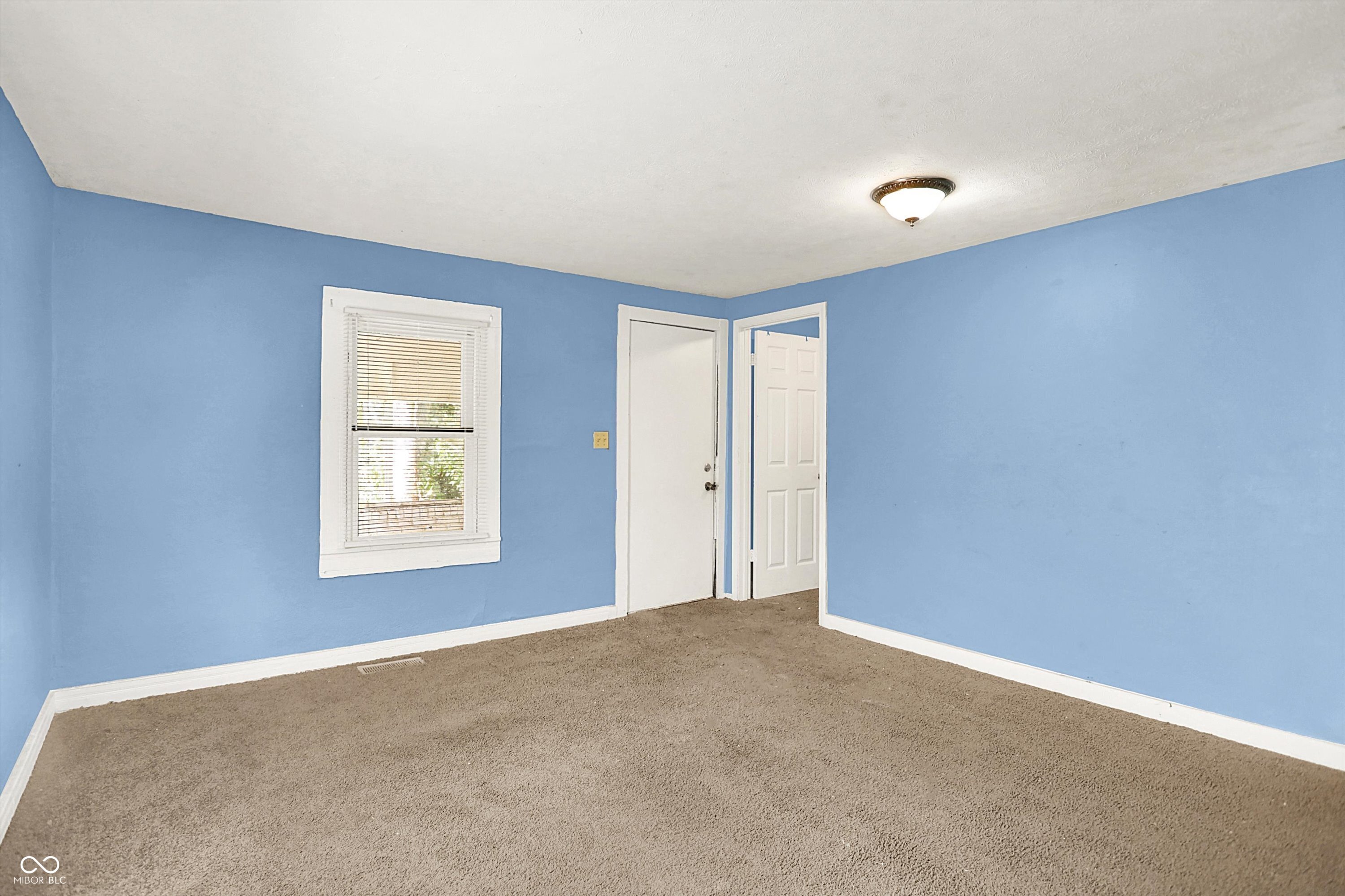 3263 Schofield Avenue Indianapolis, IN 46218 - Photo 2 of 27