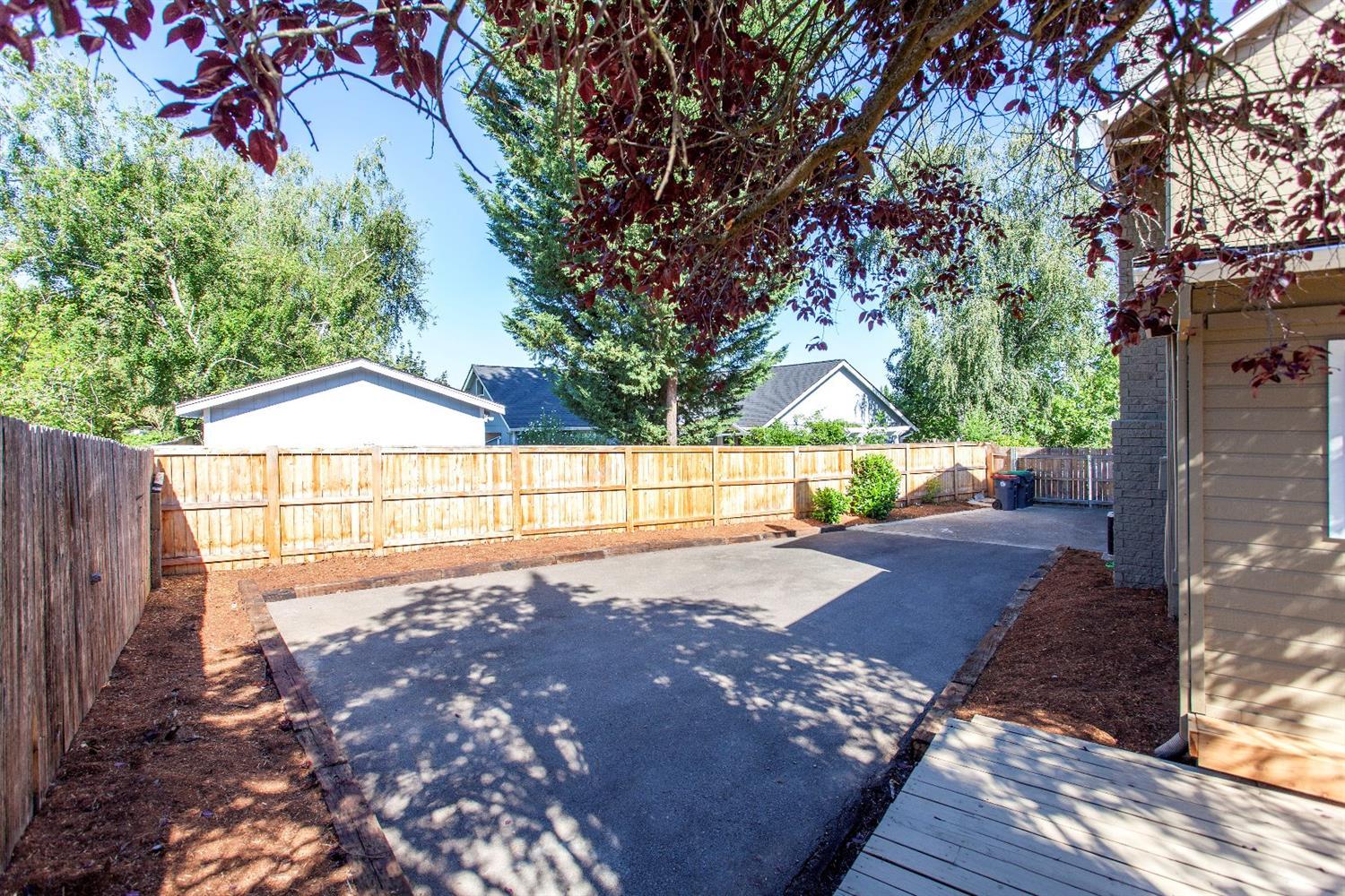 2328 Ridge Way Medford, OR 97504 - Photo 13 of 35 Additional Photo