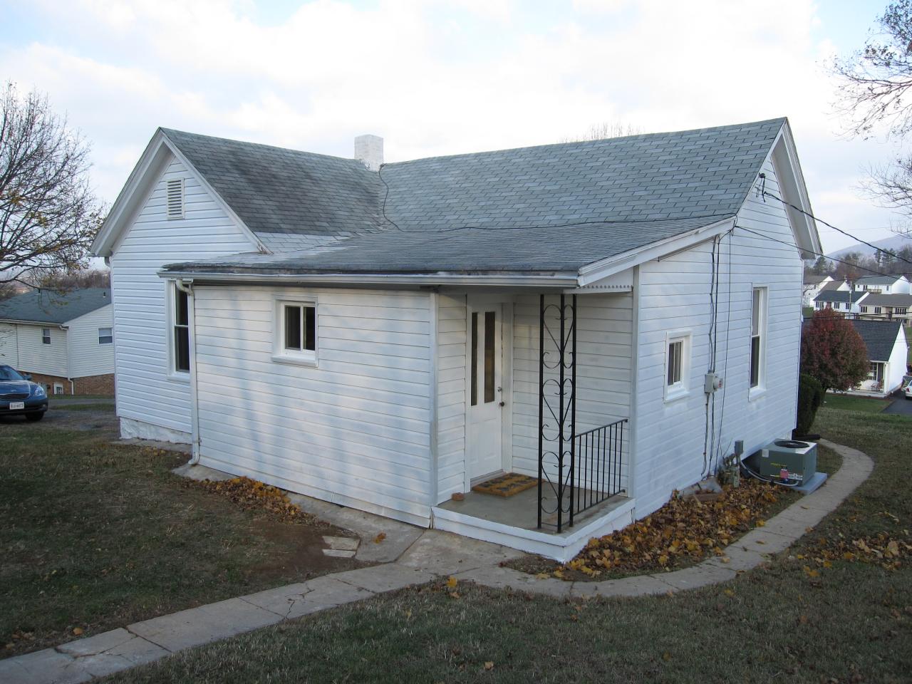 1125 Mountain View Road Vinton, VA 24179 - Photo 2 of 11 Back