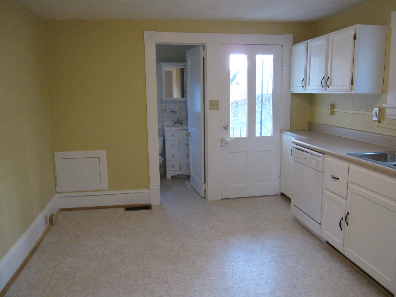 1125 Mountain View Road Vinton, VA 24179 - Photo 5 of 11 Kitchen 2