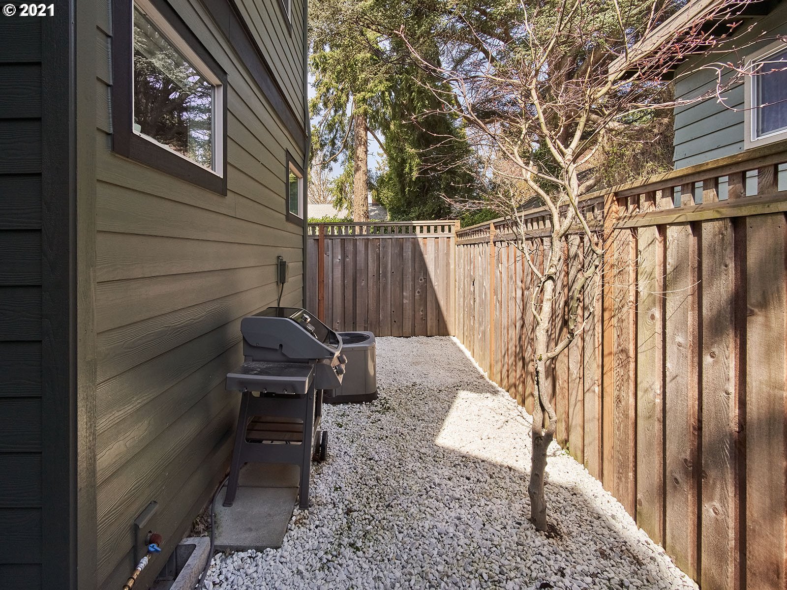 7846 Southwest Capitol Hill Road Portland, OR 97219 - Photo 17 of 19 Gallery Image 17