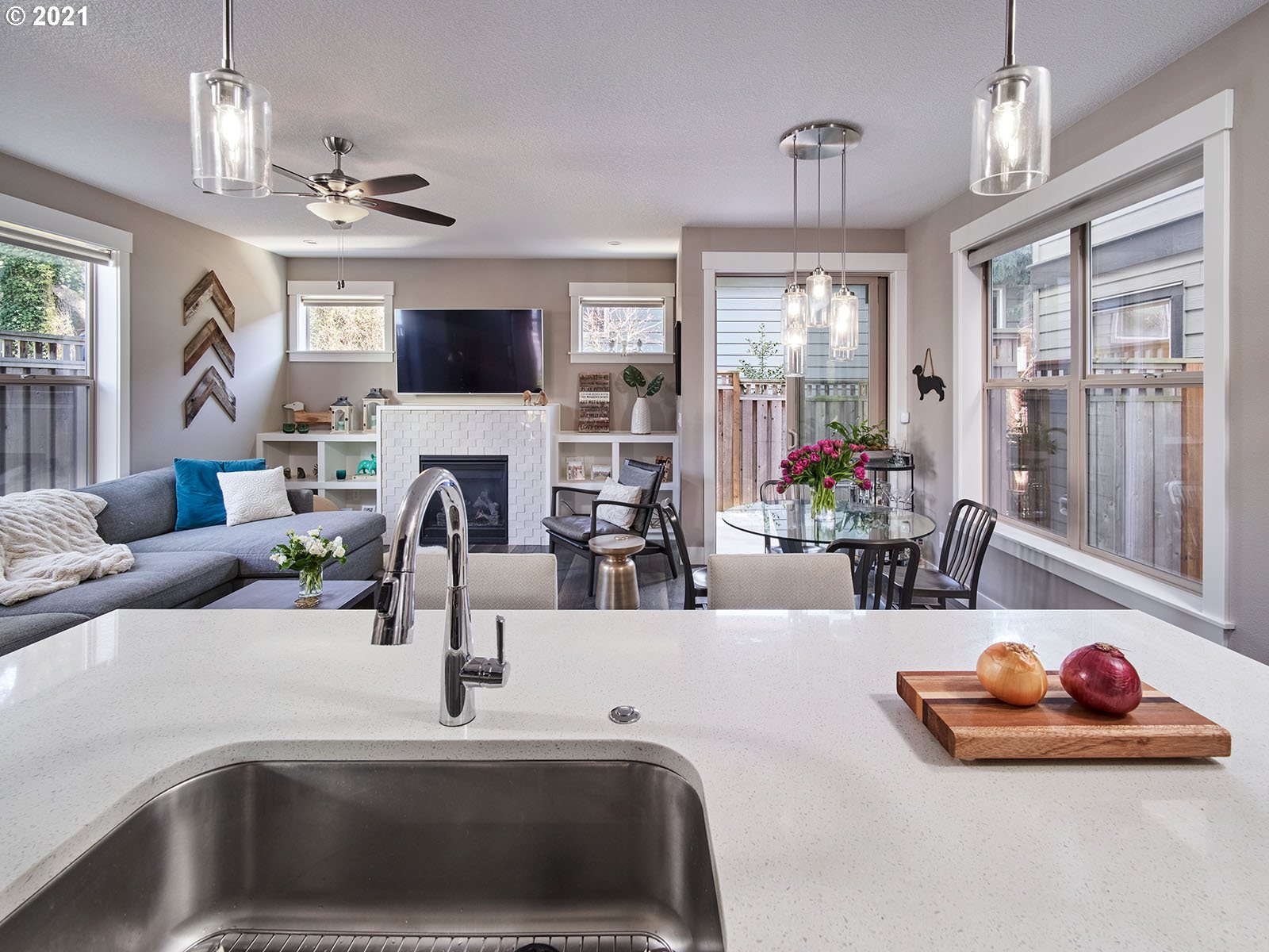 7846 Southwest Capitol Hill Road Portland, OR 97219 - Photo 5 of 19 Gallery Image 5