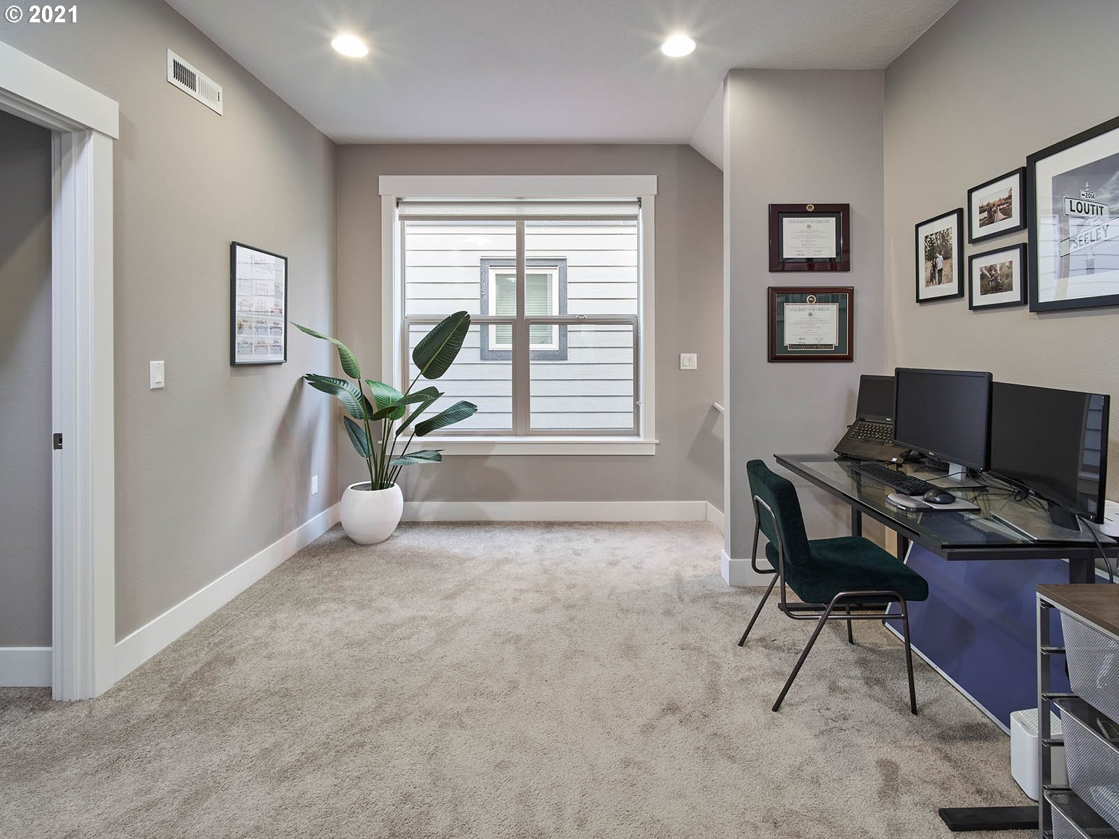 7846 Southwest Capitol Hill Road Portland, OR 97219 - Photo 9 of 19 Gallery Image 9
