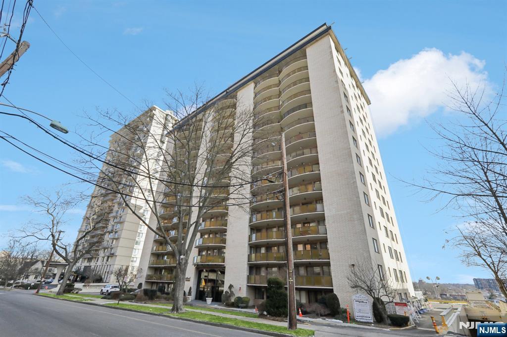 150 Overlook Avenue, Unit 7F Hackensack, NJ 07601 - Photo 2 of 32