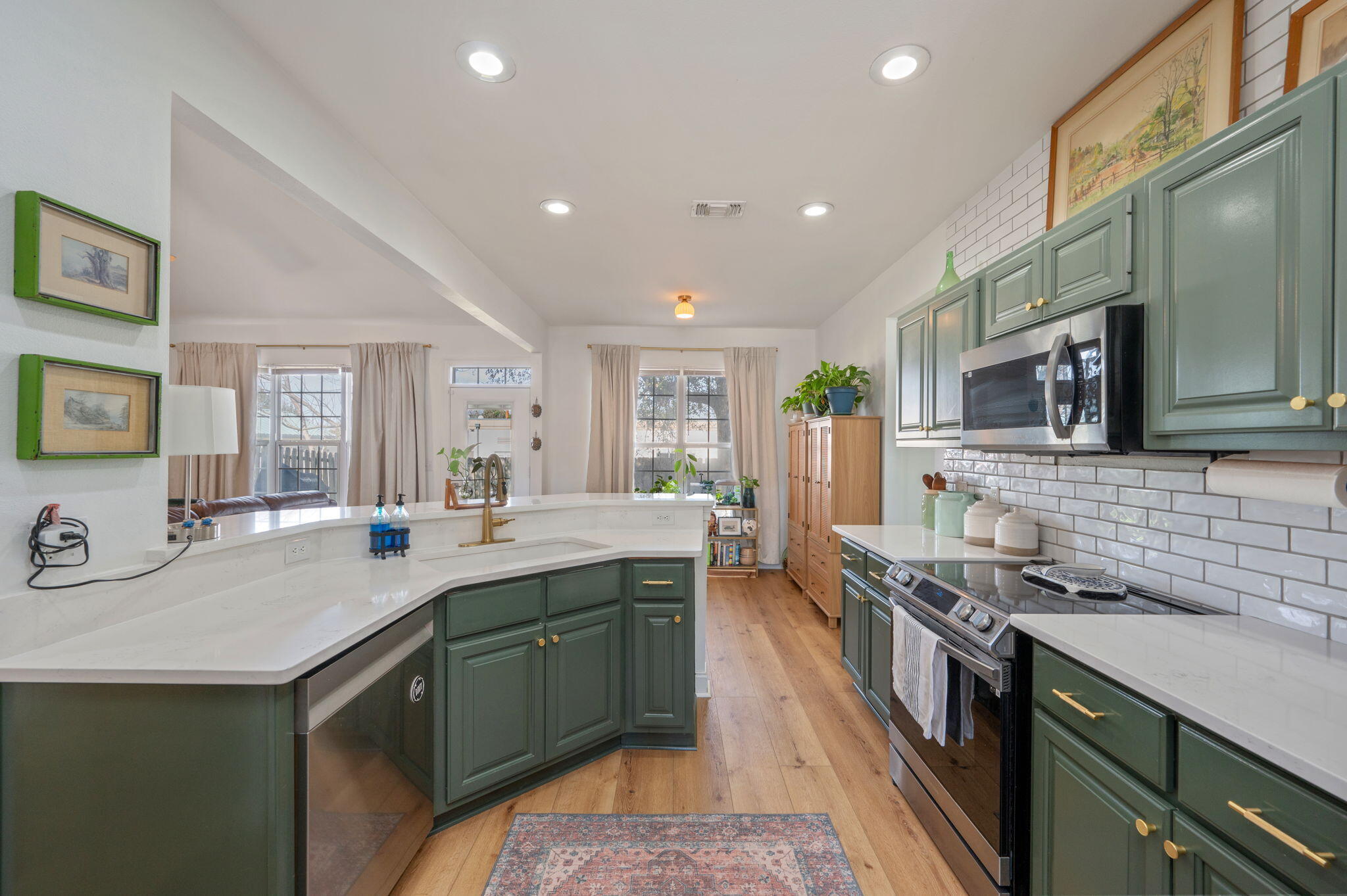 110 Creve Core Drive Crestview, FL 32539 - Photo 9 of 33 Kitchen
