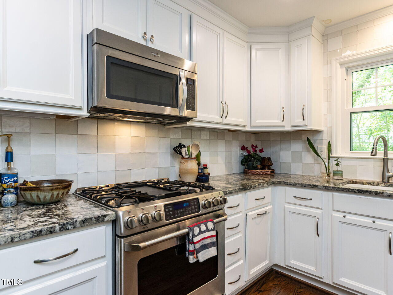 713 Macon Place Raleigh, NC 27609 - Photo 9 of 36 Kitchen
