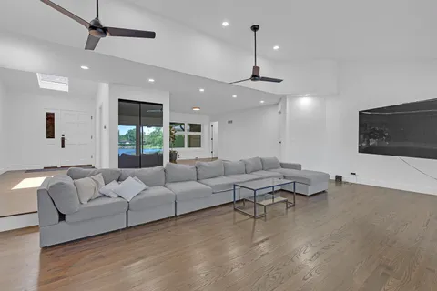$1,200,000 | 1866 Berry Lane, Des Plaines, IL 60018