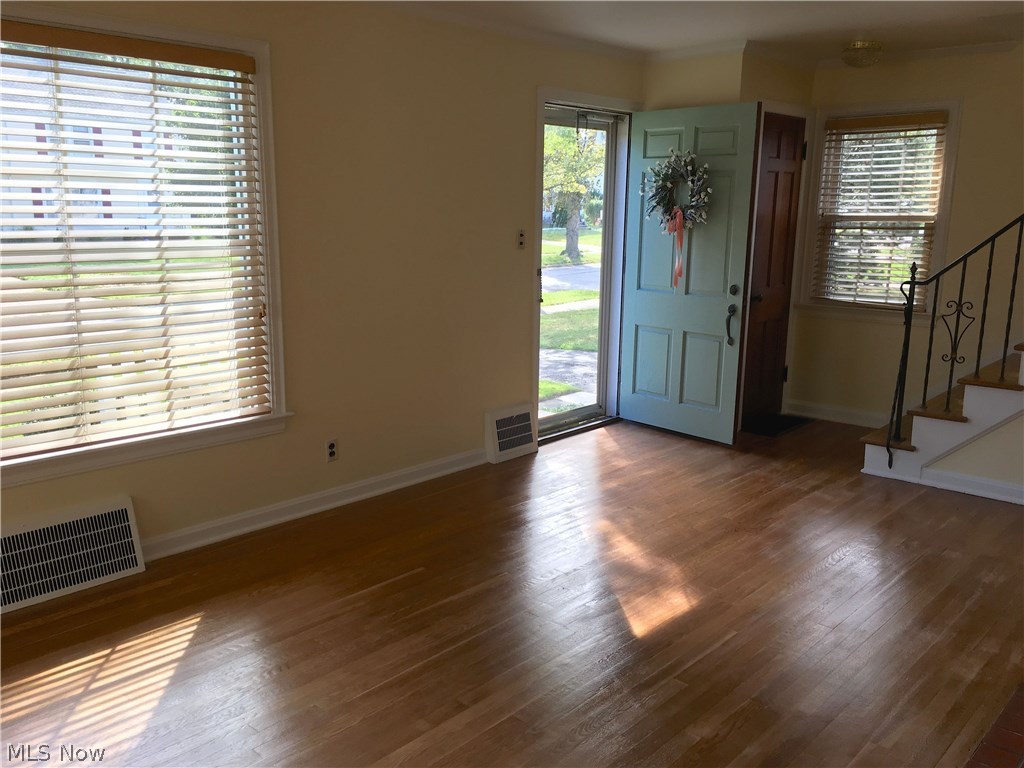 1400 Winston Road Cleveland, OH 44121 - Photo 4 of 31