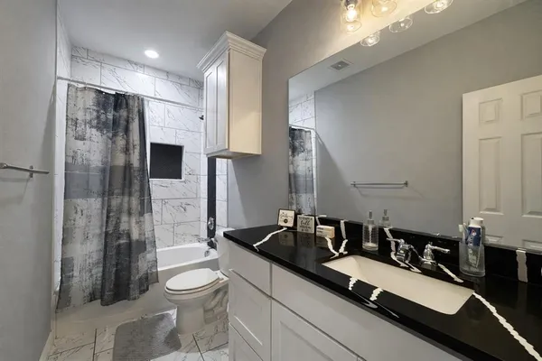 $399,000 | 211 Kelly Lane, Seven Points, TX 75143