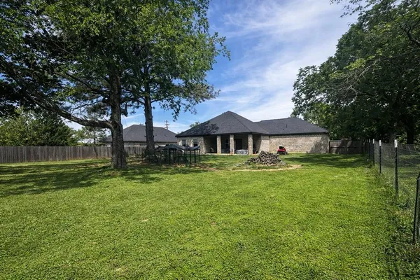 $399,000 | 211 Kelly Lane, Seven Points, TX 75143