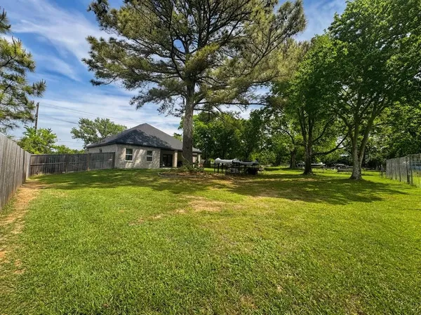 $399,000 | 211 Kelly Lane, Seven Points, TX 75143