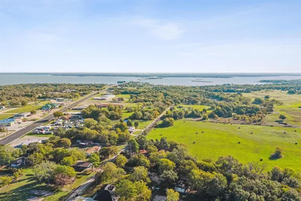 $399,000 | 211 Kelly Lane, Seven Points, TX 75143
