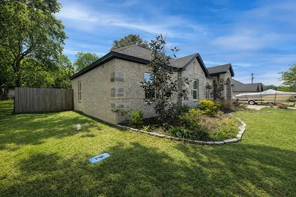 $399,000 | 211 Kelly Lane, Seven Points, TX 75143