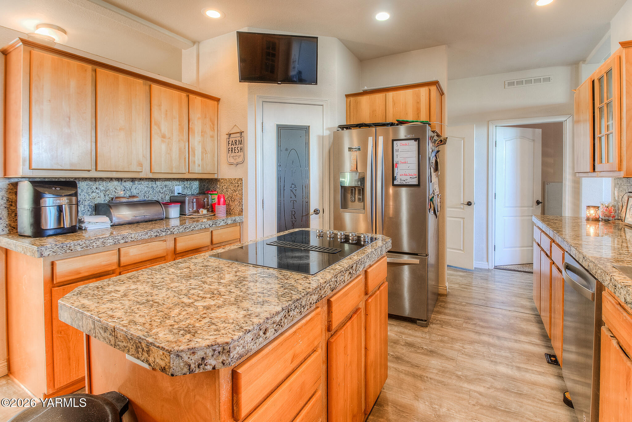 1845 Gurley Road Granger, WA 98932 - Photo 5 of 48 6