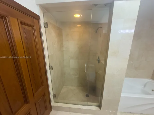 $5,500 | 6365 Collins Avenue, Unit 1506, Miami Beach, FL 33141